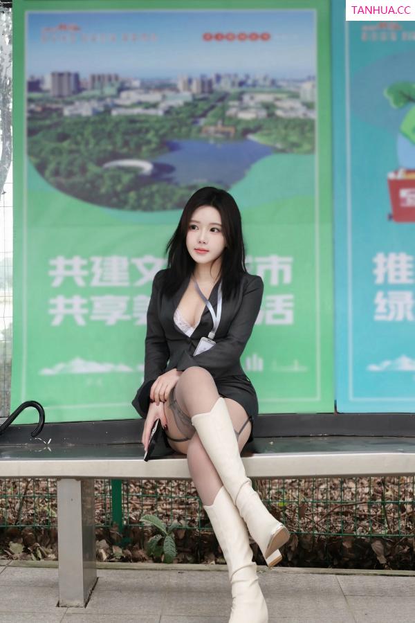   [XiuRen]高清写真图 2024.12.13 No.9595 小薯条nienie 丝袜美腿第8张图片